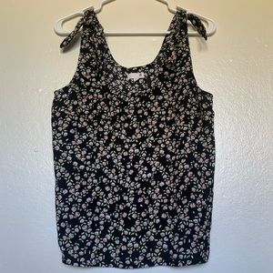 Floral knot-styled tank top